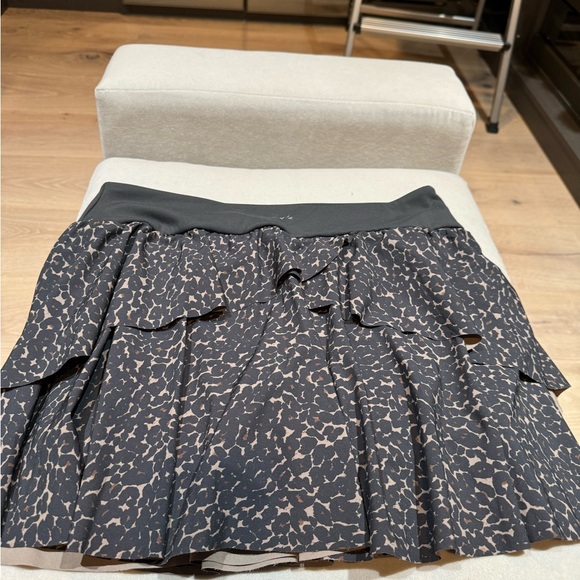Varley tennis skirt / skort leopard print size medium M - Picture 2 of 7